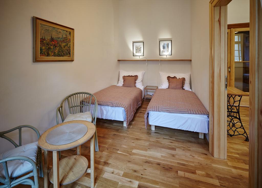 Queen Bee Apartments براغ المظهر الخارجي الصورة