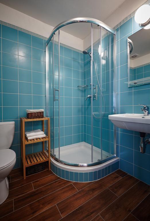 Queen Bee Apartments براغ الغرفة الصورة