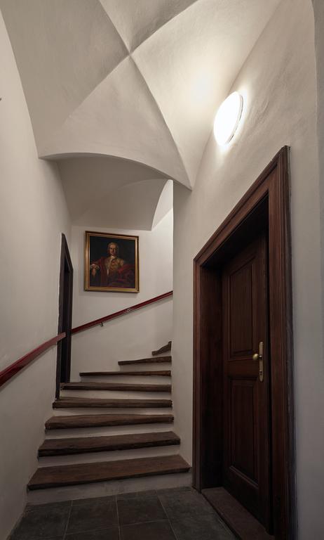 Queen Bee Apartments براغ المظهر الخارجي الصورة
