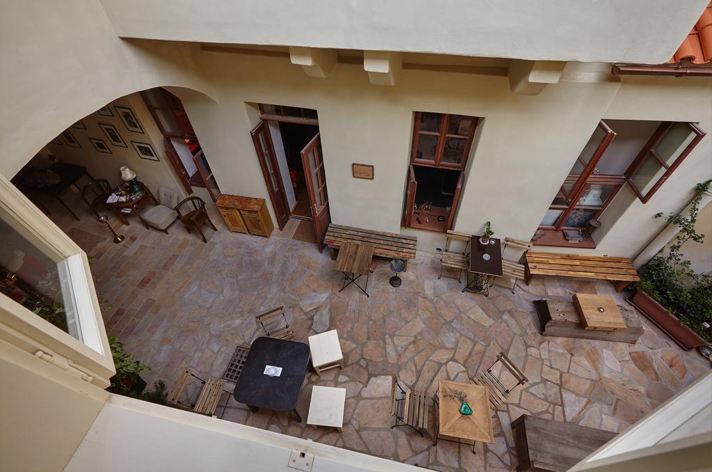 Queen Bee Apartments براغ المظهر الخارجي الصورة